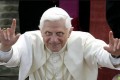 Papa Francesco, Papa Ratzinger, Regina Elisabetta e David Cameron co-imputati in traffico e abusi di minori